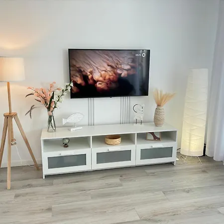 Brand New With Mountain And Sea View * 埃斯特波纳